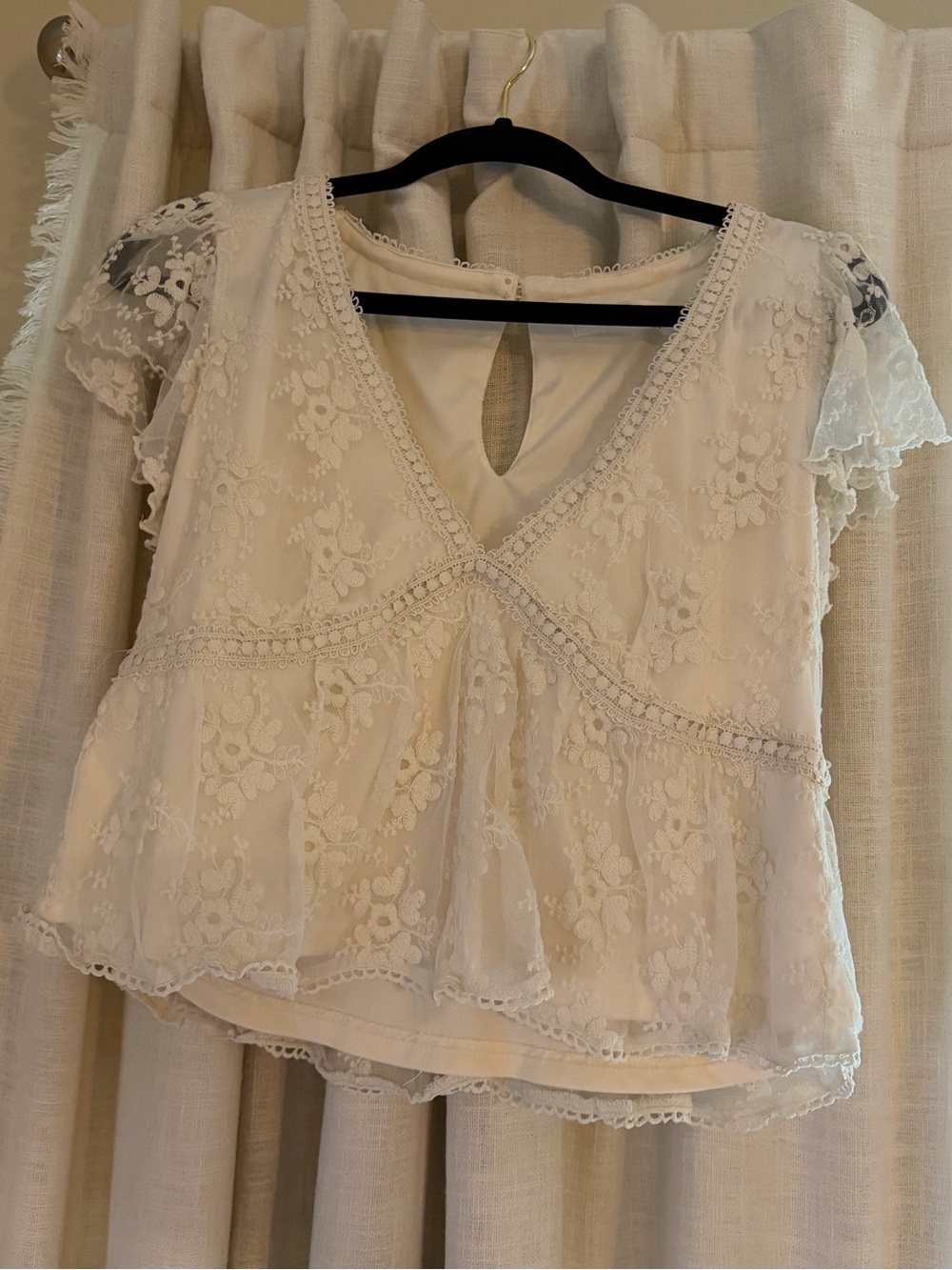 Altar’d State Lace V-Neck Peplum Top - White